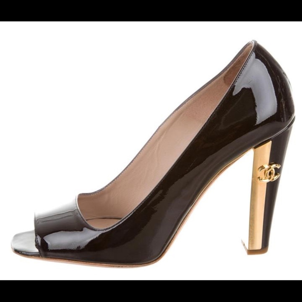 CHANEL peep toe